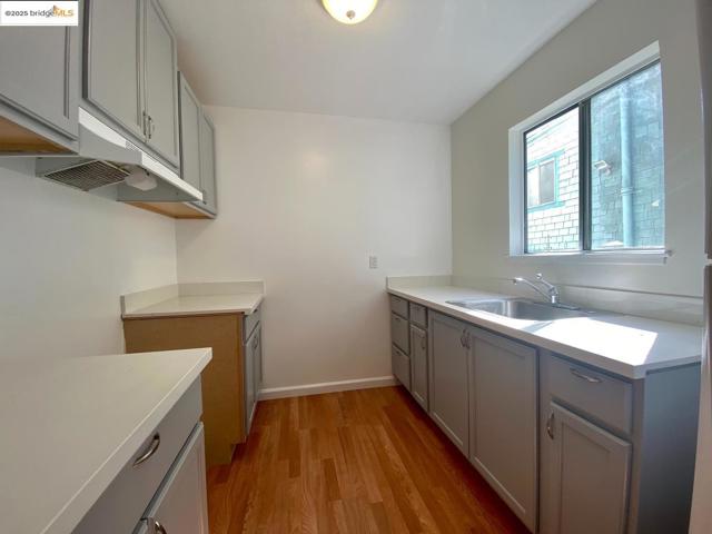 3044 Capp ST, Oakland CA: https://media.crmls.org/mediaz/35bbeee0-d7b7-4401-b864-31ba4bfb51c4.jpg