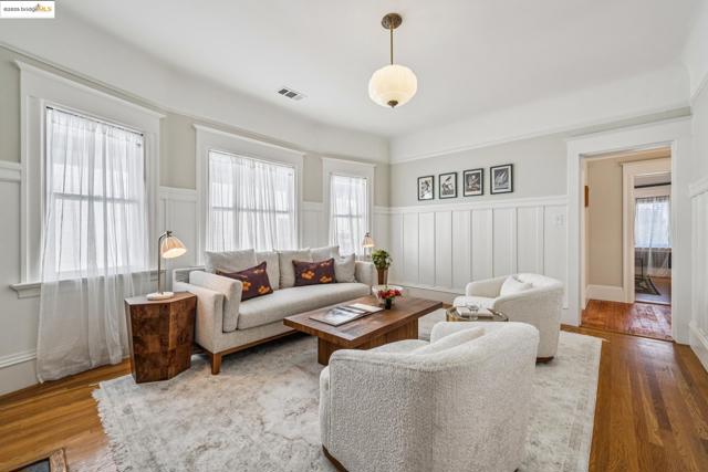 478 43rd St, Oakland CA: https://media.crmls.org/mediaz/35bd7659-8b75-4fc1-bf4a-cdeb8d06a4af.jpg