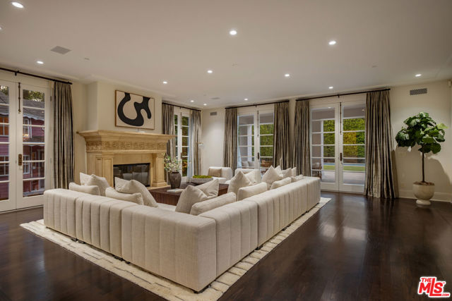 706 N Crescent Drive, Beverly Hills CA: https://media.crmls.org/mediaz/35bdaf02-b2f2-49d5-ac54-29741b5a5f8d.jpg