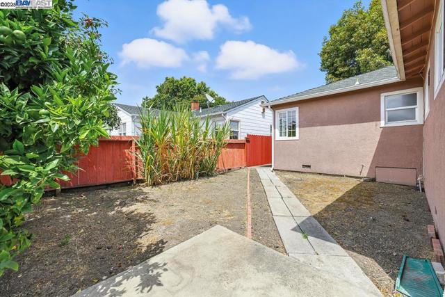 825 Billings Blvd, San Leandro CA: https://media.crmls.org/mediaz/35be3b0d-39cb-4c9b-9c59-3e2d673f21f4.jpg
