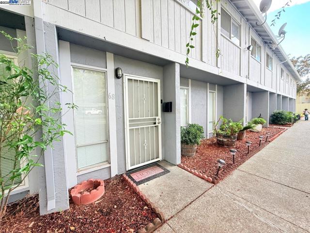 68 El Toro Ct, Fairfield CA: https://media.crmls.org/mediaz/35be896c-58b9-49c1-bd7b-15cf7110467d.jpg