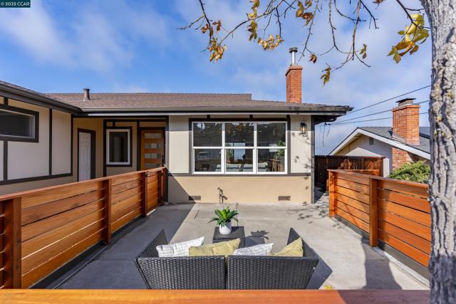 1264 Belfair Dr, Pinole CA: https://media.crmls.org/mediaz/35be9284-05f4-4eaf-adbb-7bb1f8513789.jpg
