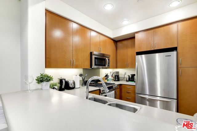 7100 Playa Vista Drive, Playa Vista CA: https://media.crmls.org/mediaz/35be9912-920c-498d-8418-e751f47c7ac3.jpg