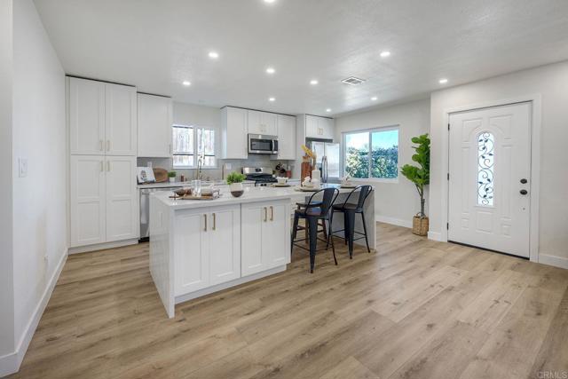 Detail Gallery Image 11 of 33 For 1350 Marabou Ln, Vista,  CA 92083 - 3 Beds | 2 Baths