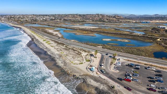 1007 Genie Ln, Cardiff by the Sea CA: https://media.crmls.org/mediaz/35bef429-f61d-4467-a904-4bbcb9d2701d.jpg