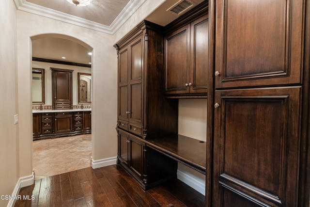 551 Rustic Hills Drive, Simi Valley CA: https://media.crmls.org/mediaz/35bf35a0-ed25-472c-b34e-baf1bbbee728.jpg