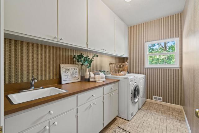 46 Eugenia Way, Hillsborough CA: https://media.crmls.org/mediaz/35bfe151-b41e-487b-a4e4-08da5c316b75.jpg