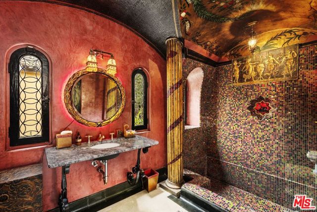 4320 Cedarhurst Circle, Los Angeles CA: https://media.crmls.org/mediaz/35bfecac-abc0-4f09-ba45-49559cb9ce9a.jpg