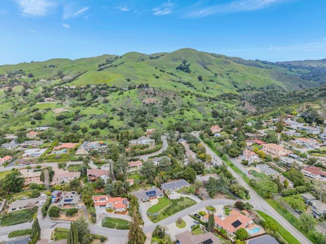 11020 Enchanto Vista Drive, San Jose CA: https://media.crmls.org/mediaz/35bff51e-6a6f-406e-b636-b5897c210e81.jpg