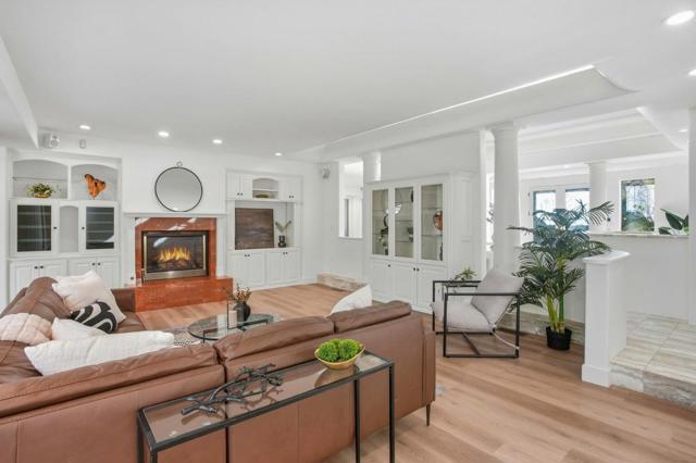 3895 Fair Oaks Boulevard, Sacramento CA: https://media.crmls.org/mediaz/35bffeb4-564d-438c-8f26-84adebd48960.jpg