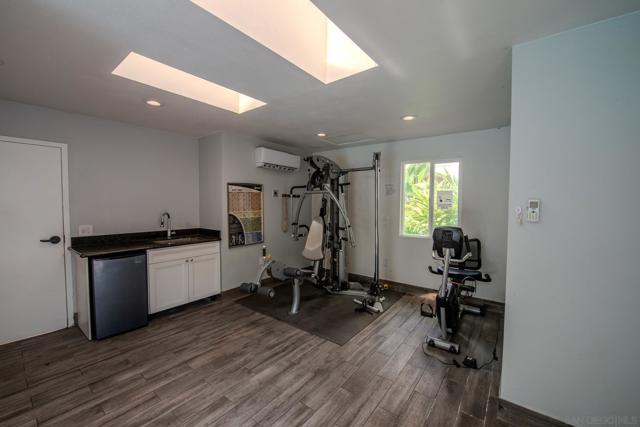 5252 Orange AVe, San Diego CA: https://media.crmls.org/mediaz/35c01b0d-d51f-4cd4-a7b0-900f8c24e731.jpg