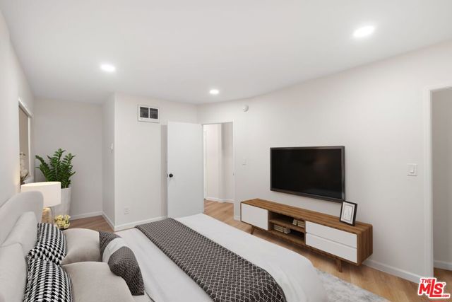 3640 Cardiff Avenue, Los Angeles CA: https://media.crmls.org/mediaz/35c045d2-78a1-4c00-adc5-8c6b404520fb.jpg