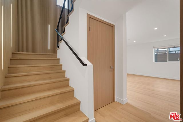 5530 1/2 Sunnyslope Avenue, Sherman Oaks CA: https://media.crmls.org/mediaz/35c0d214-ed54-4241-84ff-f336b75b6493.jpg
