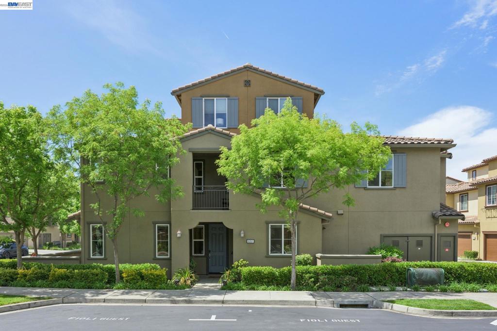 5351 Fioli Loop