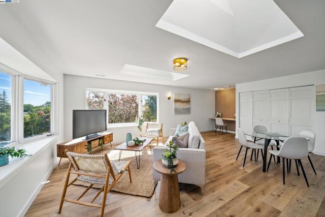 35 San Joaquin Pl, Novato CA: https://media.crmls.org/mediaz/35c19890-8932-47a9-a712-7c5354b40325.jpg
