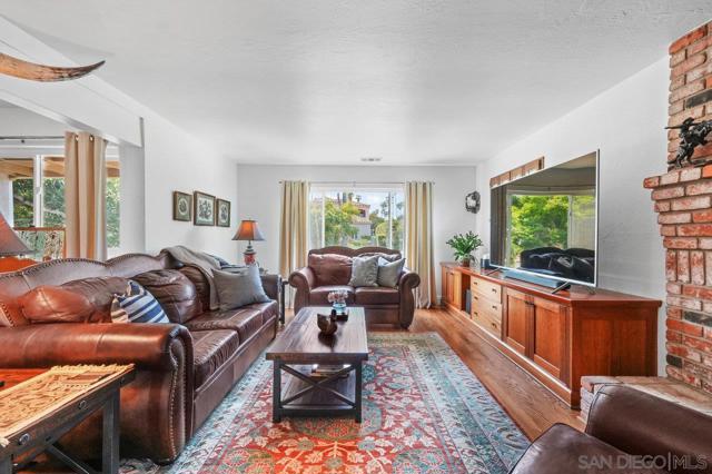 4386 Niagara Ave, San Diego CA: https://media.crmls.org/mediaz/35c1e4af-951a-418b-9c8a-8e37f55fd128.jpg