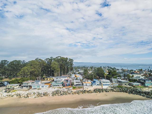 22818 E Cliff Drive, Santa Cruz CA: https://media.crmls.org/mediaz/35c2b0b1-219f-4b33-a1da-1f7b70013f31.jpg
