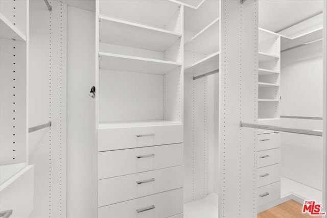 28 Village, Santa Monica CA: https://media.crmls.org/mediaz/35c32d7f-f77f-456e-a20e-bf59025fabde.jpg