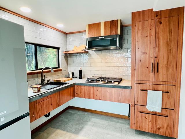 518 Container Way, Boulder Creek CA: https://media.crmls.org/mediaz/35c333ec-beae-4efd-a6e8-443b4b55c99a.jpg