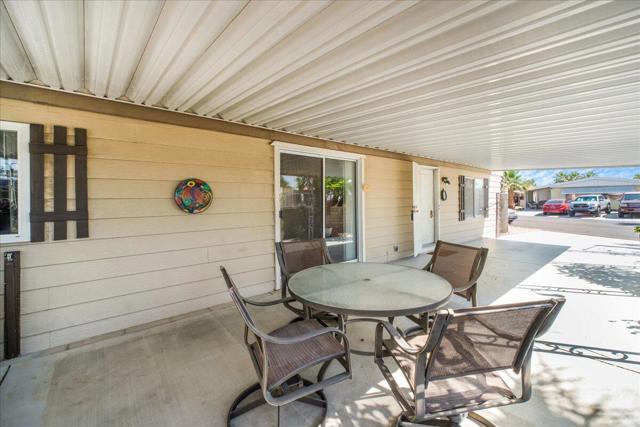 32857 Bloomfield Avenue, Thousand Palms CA: https://media.crmls.org/mediaz/35c36cac-af60-4651-93ac-adf4c8195796.jpg