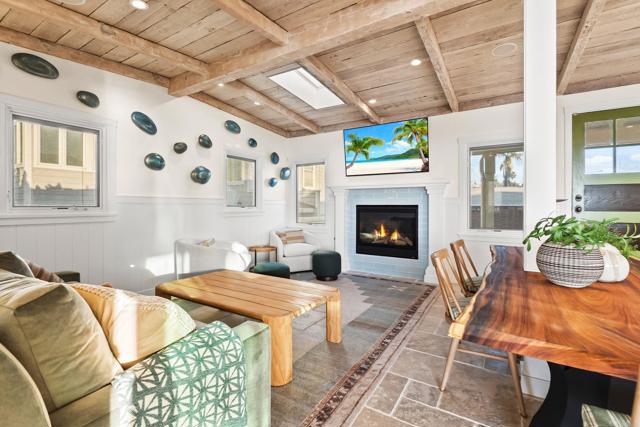 Detail Gallery Image 11 of 60 For 1615 Ocean Front St, San Diego,  CA 92107 - 2 Beds | 2 Baths