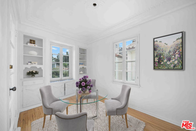 865 S Lucerne Boulevard, Los Angeles CA: https://media.crmls.org/mediaz/35c3b6da-4dac-4fe8-995c-9dce1268cbab.jpg