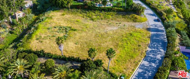 6435 Meadows Court, Malibu CA: https://media.crmls.org/mediaz/35c421e8-7cc6-4837-b0bf-7e29a3ce6039.jpg