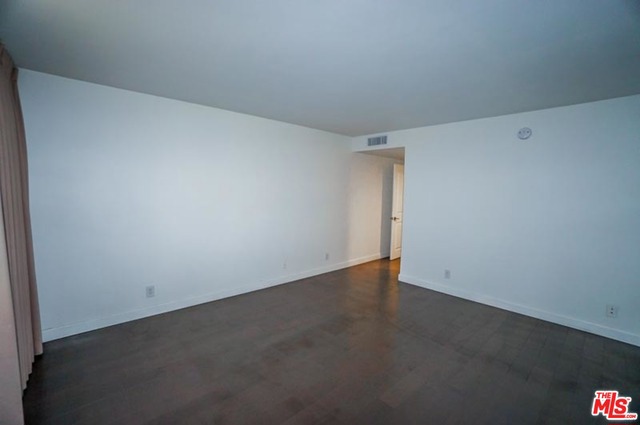 600 W 9Th Street, Los Angeles CA: https://media.crmls.org/mediaz/35c427c3-2f15-44eb-848c-c80e822b8928.jpg