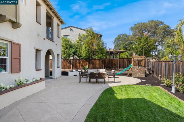 206 Glory Lily Ct, San Ramon CA: https://media.crmls.org/mediaz/35c4b6f1-2198-49a0-aca6-5bf30396a4d5.jpg