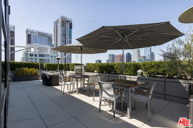 1155 S Grand Avenue, Los Angeles CA: https://media.crmls.org/mediaz/35c56466-9849-4d49-9ebe-0b0c217937ba.jpg