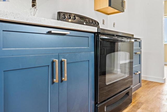 104 Bridgeview Ct, Crockett CA: https://media.crmls.org/mediaz/35c568e9-1c1e-4e6a-acbf-22084902f2bd.jpg
