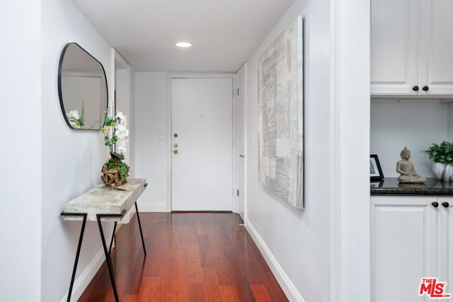 2318 Fox Hills Drive, Los Angeles CA: https://media.crmls.org/mediaz/35c5aaaf-4463-4c00-b561-6f2f0df5f2f6.jpg