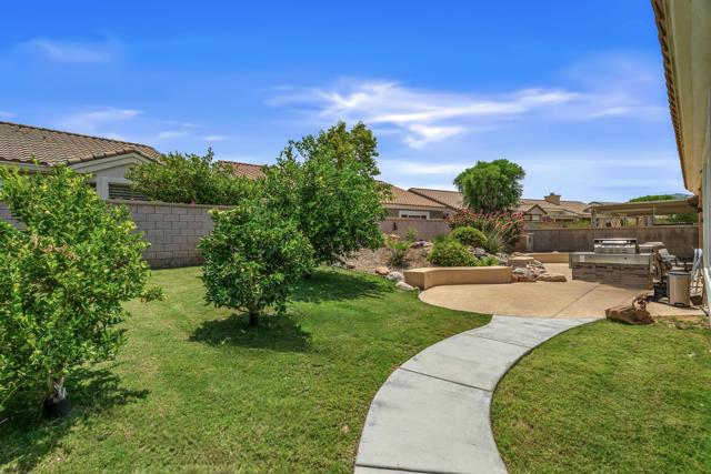 37674 Medjool Avenue, Palm Desert CA: https://media.crmls.org/mediaz/35c5c877-0f3d-49e5-8ebd-87f3a6447afe.jpg