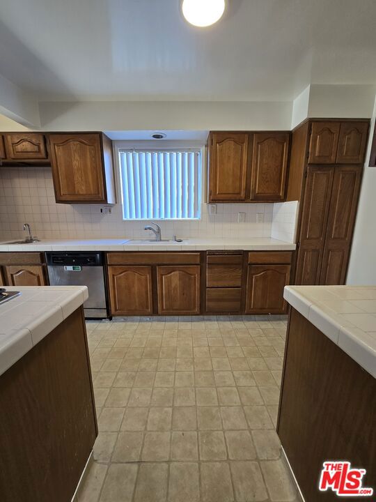 1703 Amherst Avenue, Los Angeles CA: https://media.crmls.org/mediaz/35c5eb40-9f84-4218-aba8-75fdfcabd33c.jpg