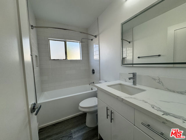 1279 N Harper Avenue, West Hollywood CA: https://media.crmls.org/mediaz/35c6126e-ffaf-4b0c-8585-120766d0380d.jpg