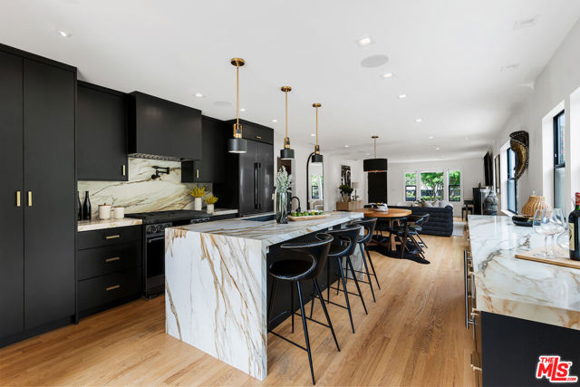 5319 West Boulevard, Los Angeles CA: https://media.crmls.org/mediaz/35c62dd4-fa39-4f8f-94fd-9af9518e73a0.jpg