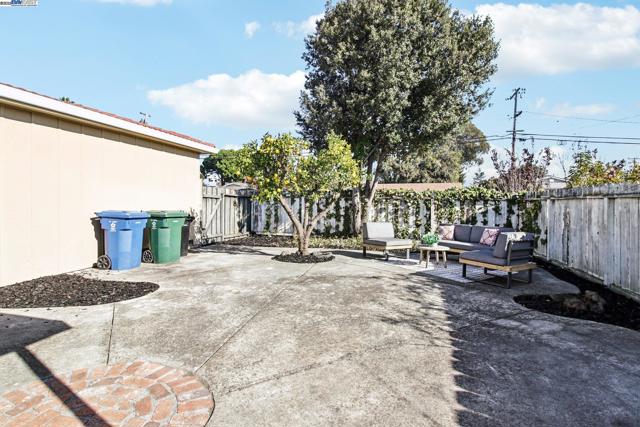 35593 Cleremont Dr, Newark CA: https://media.crmls.org/mediaz/35c67439-bd35-4183-8115-ed9f3aa4ae19.jpg
