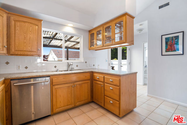 2205 ELM Avenue, Manhattan Beach, California 90266, 2 Bedrooms Bedrooms, ,2 BathroomsBathrooms,Residential,Sold,ELM,22148905