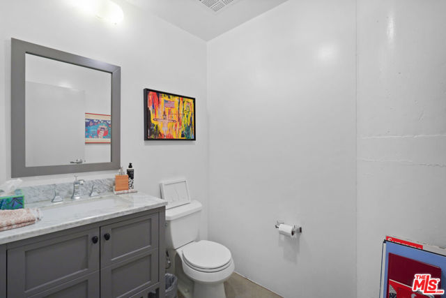 1130 S Flower Street, Los Angeles CA: https://media.crmls.org/mediaz/35c71ece-bffd-4a4e-b466-9ae0c4e75577.jpg