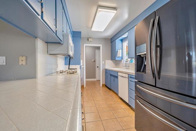 2701 Warwick Lane, Modesto CA: https://media.crmls.org/mediaz/35c77f4f-8b8f-4f71-ae42-a6124c26f325.jpg