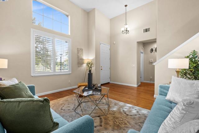 2165 Watermill Rd, San Ramon CA: https://media.crmls.org/mediaz/35c7c150-1315-4e3d-bc50-94143506a77e.jpg