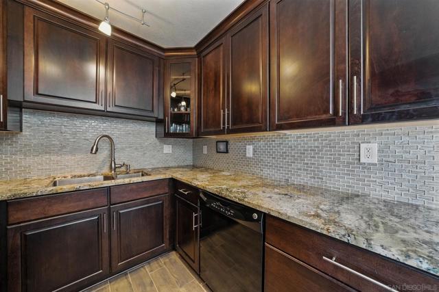 6666 Beadnell Way, San Diego CA: https://media.crmls.org/mediaz/35c7f037-a8da-4644-abe0-c513b0397bec.jpg