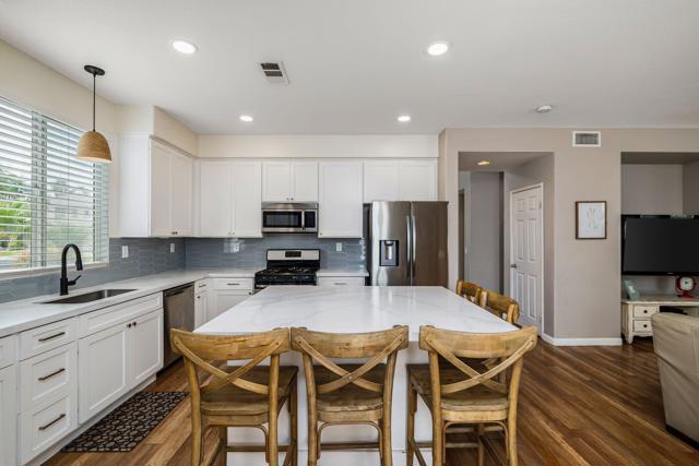 37590 Severn Place, Indio CA: https://media.crmls.org/mediaz/35c8f2e8-3ece-402c-a1de-4b0e8bc49e4e.jpg