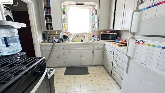 2031 Chanslor Avenue, Richmond CA: https://media.crmls.org/mediaz/35c94180-0c61-44ec-b80a-03ac85d3da8e.jpg