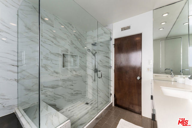 15514 CASIANO Court, Los Angeles CA: https://media.crmls.org/mediaz/35c9f106-fce1-4755-9a76-3ab1546cd317.jpg