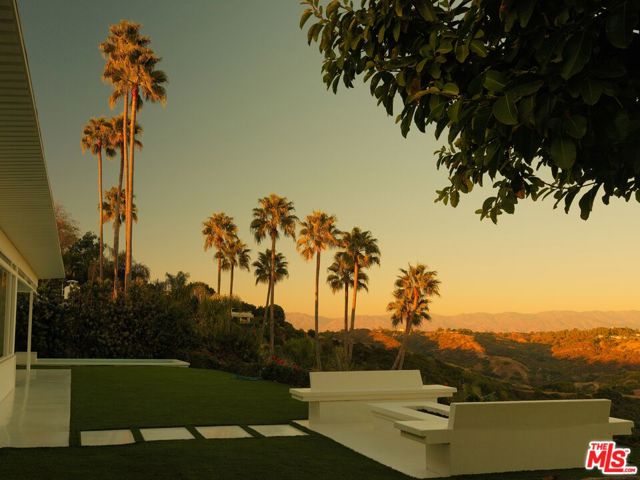 2262 Stradella Road, Los Angeles CA: https://media.crmls.org/mediaz/35ca0c7b-ff52-4194-8215-e4d9210bed40.jpg