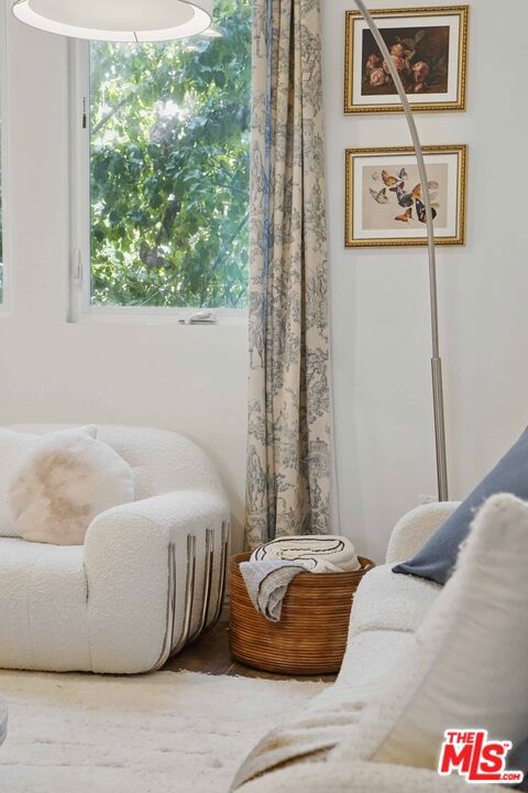 4541 Colfax Avenue, Studio City CA: https://media.crmls.org/mediaz/35ca22b7-18cf-4154-9965-2cee97410158.jpg