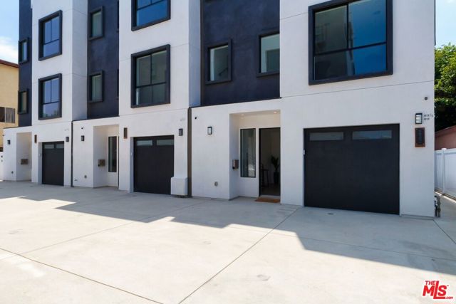 4830 1/2 W pickford Street, Los Angeles CA: https://media.crmls.org/mediaz/35cb24d4-d162-4454-b2a2-0654971ef0db.jpg