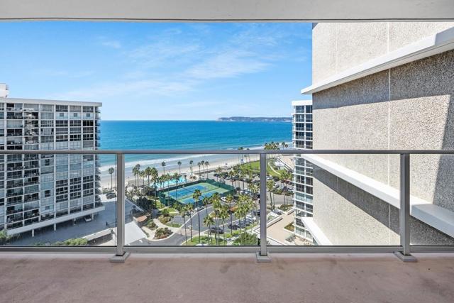 1820 Avenida Del Mundo, Coronado CA: https://media.crmls.org/mediaz/35cc6067-47a8-4151-9100-b30c490a7a1e.jpg