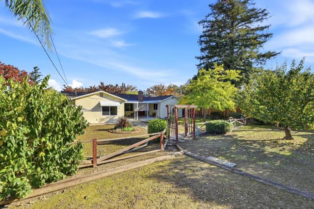 4975 Bel Escou Drive, San Jose CA: https://media.crmls.org/mediaz/35cc6d0a-f652-4db7-b9d0-b60420425b1b.jpg